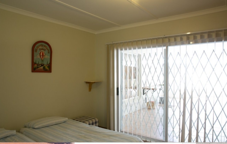 8 Bedroom Property for Sale in Middedorp Western Cape